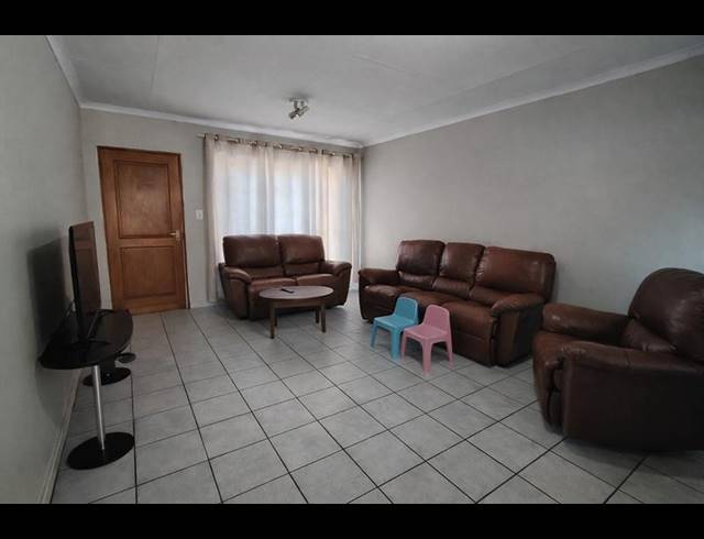 2 BEDROOM PROPERTY TO RENT IN DIE HOEWES